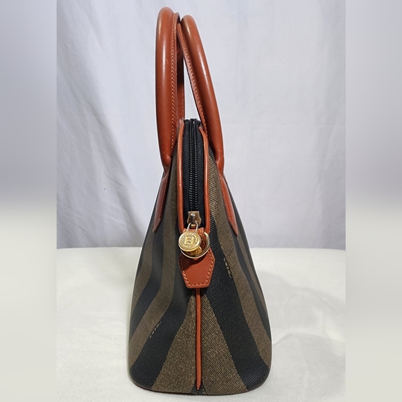 Fendi Penguin dome 2 way (original strap not incl). Int leather dry spots - Picture 4 of 13